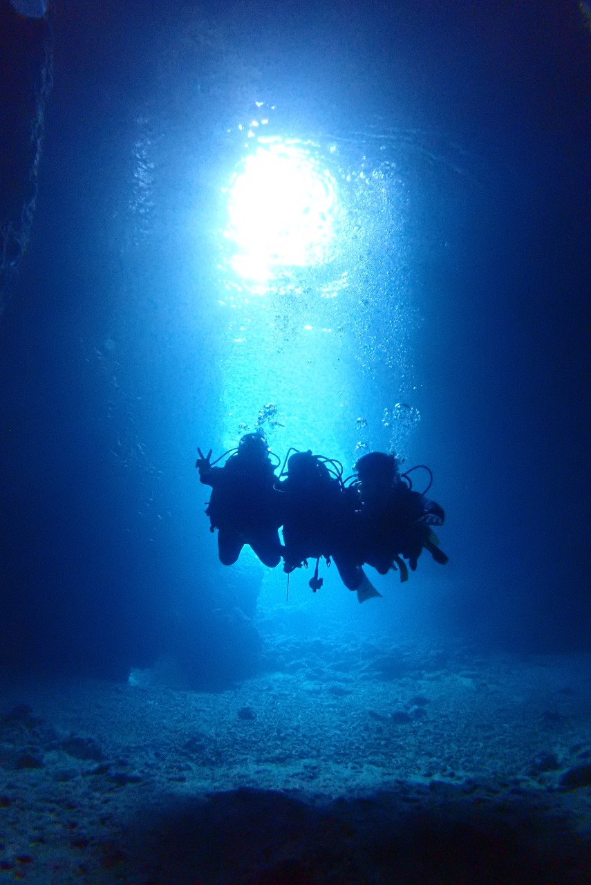 【当日予約ＯＫ！】青の洞窟でボート体験ダイビング！青の洞窟を潜る、体験ダイビング　１便／9：00出港