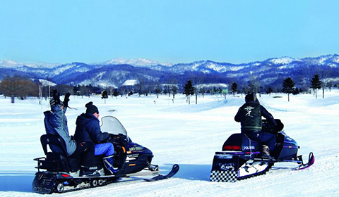 Snowmobile tour