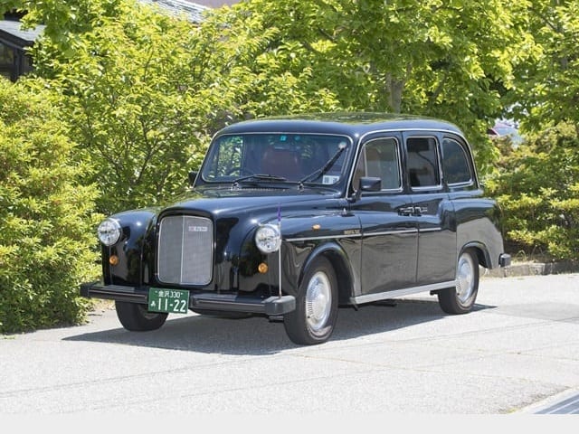 古都金沢にぴったりのレトロな車体のロンドンタクシーで貸切観光！武家屋敷や兼六園はいかが？