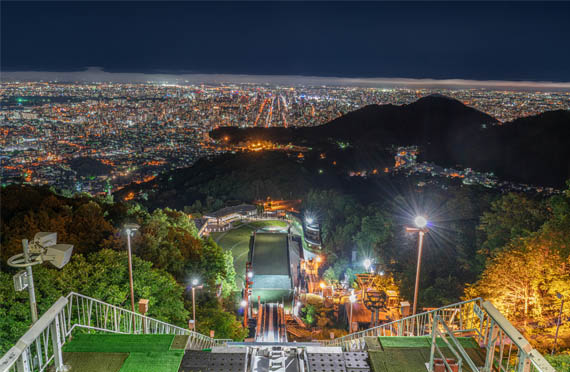 【毎週日曜】2025札幌場外市場・小樽堺町通り散策＆大倉山夜景満喫ツアー
