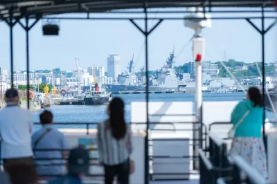【夏休み特別企画／東京・新宿発】夏休み特別企画＝横須賀の艦船パーク「YOKOSUKA軍港めぐり」クルーズ＆東京湾最大の無人島・要塞の島「猿島」へ★　よこすか探検日帰りバスツアー