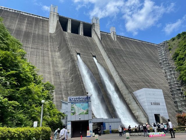 宮ケ瀬ダムの観光放流＆ 開山1300年飯山観音特別御開帳& ケーブルカーでいく！「大山阿夫利神社」バスツアー ～大山名物のお豆腐会席のお食事付～【027027-1240】