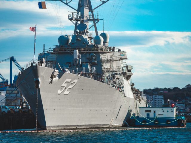 日米親善よこすかスプリングフェスタ2025入場&YOKOSUKA軍港めぐりバスツアー【027027‐1135】