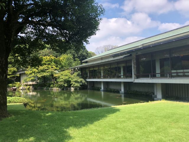 迎賓館和風別館のガイド付き見学&小石川後楽園の藤観賞ツアー ～東京ドームホテルにてランチビュッフェのお食事付～