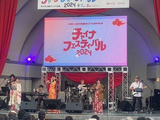 都内２つの大聖堂「東京ジャーミイ」「ニコライ堂」ガイド付き見学＆異国フェスティバル見学バスツアー～東京ジャーミイでのプレートランチ付き～【027027-1331】