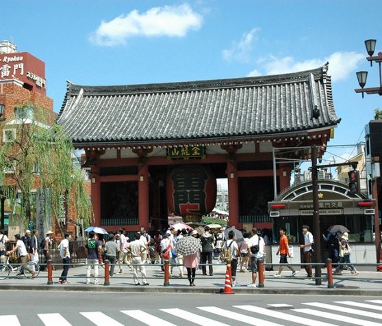 ＜AMAZING TOKYO＞東京午前半日観光バス♪英語ガイドバスツアーで明治神宮・皇居・浅草へ！多言語ガイドシステム完備