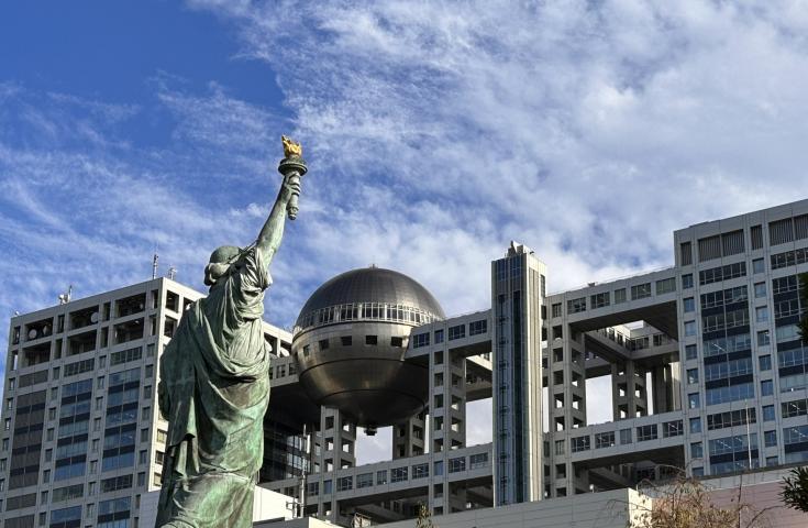 2F建てオープントップで東京見学！海と街を走るベイコース♪GPS付自動音声ガイドシステムは7言語対応