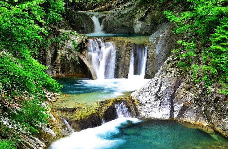 一生に一度は行きたい新緑の西沢渓谷ハイキング！神秘の渓谷散策＆絶景滝