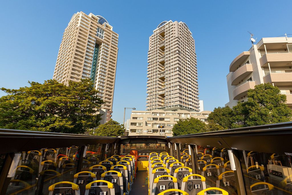 ＜VIP view Tour＞2F建てオープントップで東京見学！高層ビル群や名所巡りシティコース♪GPS付自動音声ガイドシステムは7言語対応