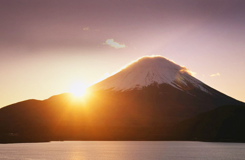 ≪新春・日帰りツアー≫初富士・初風呂・初詣！世界遺産「富士山」と迎える2022年元旦初日の出。初づくし日帰りバスツアー