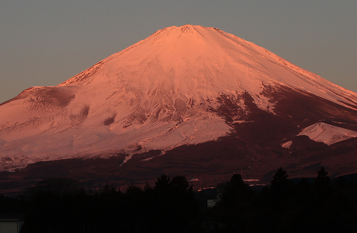 ≪新春・日帰りツアー≫三保の松原で海からの絶景初日の出と富士山を鑑賞！富士山本宮浅間大社で初詣とゆったり初湯も楽しめる富士づくしバスツアー