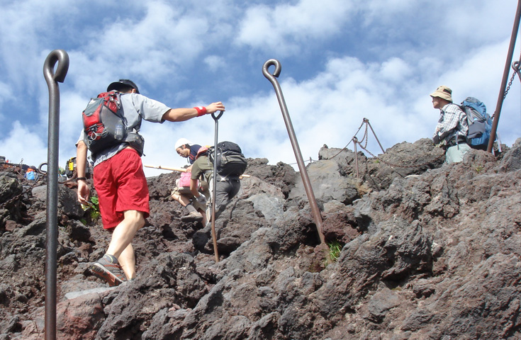 【首都圏発フリープラン】てっぺんからのご来光に感動！フリープラン富士山を歩こう （七合目花小屋指定プラン)