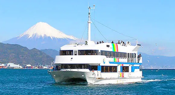 ＜新宿発・西船橋発＞ 清水港直送！どど～んと約30種の寿司食べ放題 と 絶景の初富士パノラマビュー！三保松原ミニクルーズ