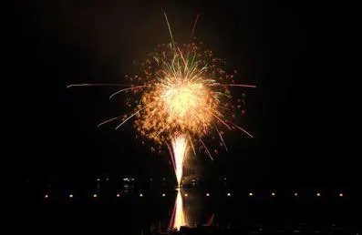 ＜新宿発・西船橋発＞ 湖面を彩る大輪の花！西湖竜宮祭・花火大会 と 標高2305ｍの絶景！夕暮れの富士山５合目　そして、御殿場高原ビールで豪華50種ブッフェの夕食