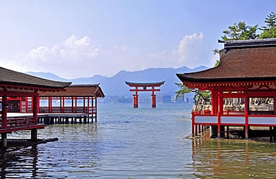 【大阪発】嚴島神社と原爆ドーム広島の世界遺産を巡る日帰りバスツアー