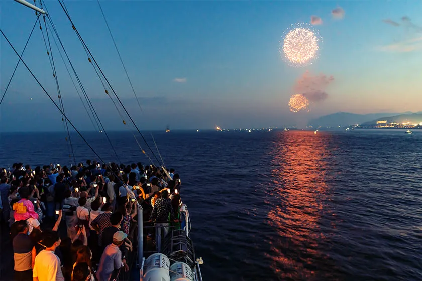 ＜コンチェルト  花火大会クルーズ＞2025年8月3日（日）／一夜限りの特等席。海上で花火を。「淡路花火クルーズ」【鉄板焼きコース付】