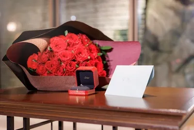 【個室確約 プロポーズプラン】鹿野地鶏の炭火焼鳥コース＋乾杯酒＋バラの花束12本＋オーダーメイドのデザートプレート★焼鳥×ドイツワインで叶えるプロポーズのひととき★三宮駅より徒歩5分！ 関西 / 神戸 / 焼鳥 米澤