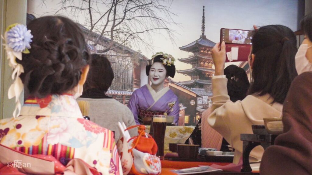 京都舞妓タクシー　～京懐石のランチ付き♪お座敷から観光地までずーっと舞妓さんと一緒！～