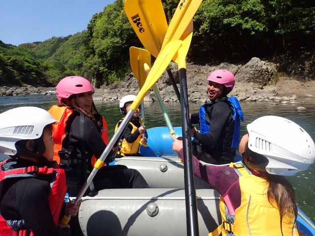 関西一の激流体験！保津川半日コース　☆サービス充実☆女性、ファミリーにおススメ☆【京都/保津川/ラフティング】