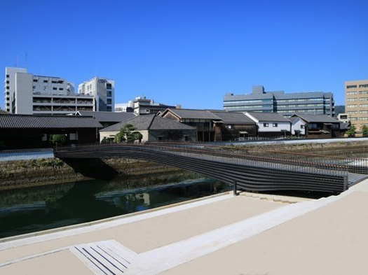 photo1