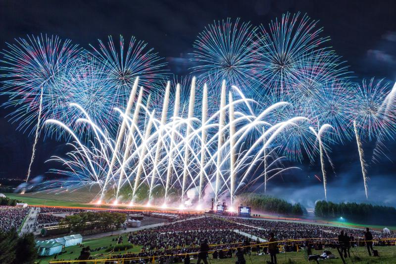 【9/6(土)出発】楽楽！往復直行バス利用！北海道芸術花火2025『芝席エリア』＜札幌グランドホテル16:45発/21:30着＞