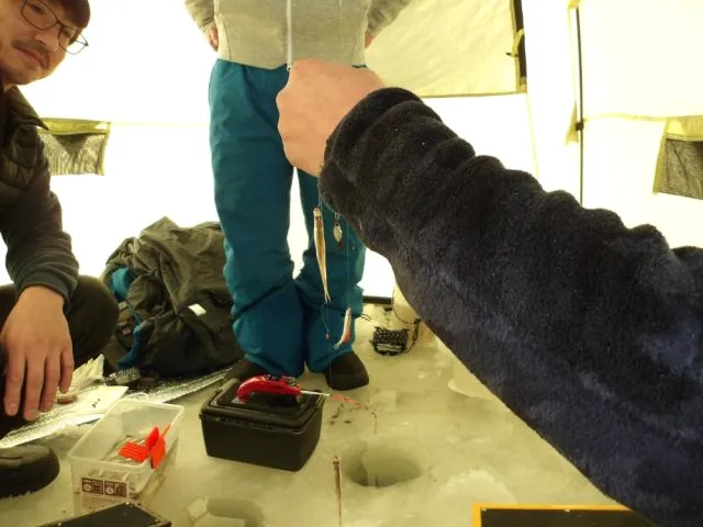 手ぶらで楽しむ北海道・氷上ワカサギ釣り体験｜暖房テント＆調理体験付き！初心者歓迎（送迎なし）