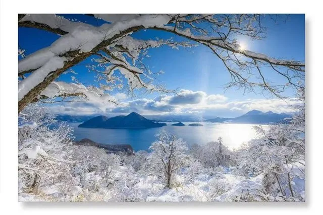 【札幌発】一度は見たい氷の美術館・支笏湖氷涛まつりライトアップと昭和新山・絶景の洞爺湖日帰りツアー