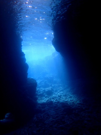 Dive in the blue cave
