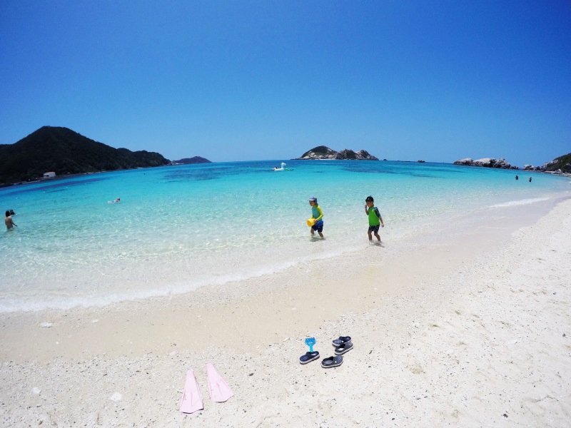 [那覇泊港発] 高速船orフェリーで行く★ランチ付★渡嘉敷島＜熱帯魚の楽園♪阿波連ビーチ＞日帰り海水浴ツアー￥7,900～