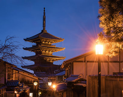 オープンエアの走る展望レストランで夕暮れの京都市内観光と京懐石ディナーコース【ワンドリンク付き】