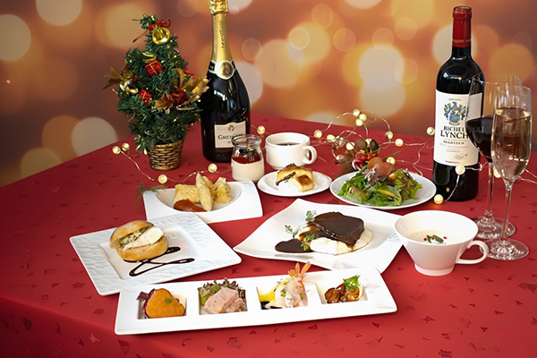 【東京レストランバス】★12月クリスマス特別メニュー★オープンエアの走る展望レストランで風を感じる東京周遊と洋食クリスマスランチコース