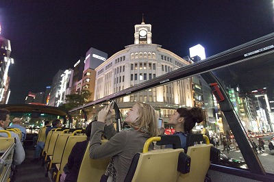 2階建てオープントップバスで東京都内、自由に乗り降り！｜スカイホップバス 東京