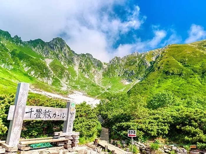 Explore Japan's renowned mountain scenic spot, 
