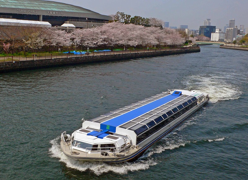 水上バス「アクアライナー」で春を彩る華やかな桜の大川クルーズ