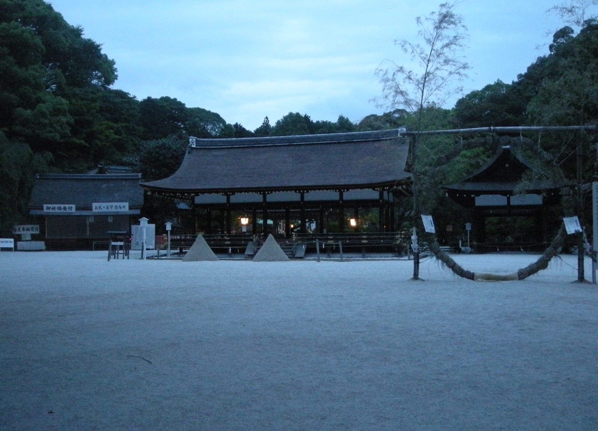 ＜BN＞上賀茂神社夜の特別参拝とほたる観賞