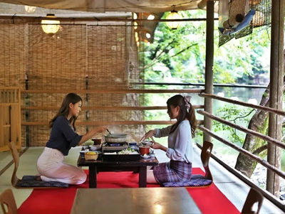 ＜川床席確約／無料送迎バスあり＞嵯峨豆腐「森嘉」の湯豆腐＆新緑の風を開放的な川床で楽しむランチプラン！