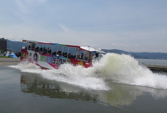水陸両用観光バスに乗って、信州一大きな湖・諏訪湖をぐるりひとめぐり！諏訪湖ダックツアー