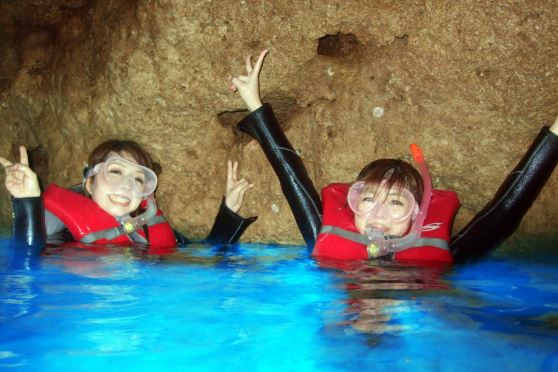 沖縄青の洞窟専用ボートで行くシュノーケル(^O^)／