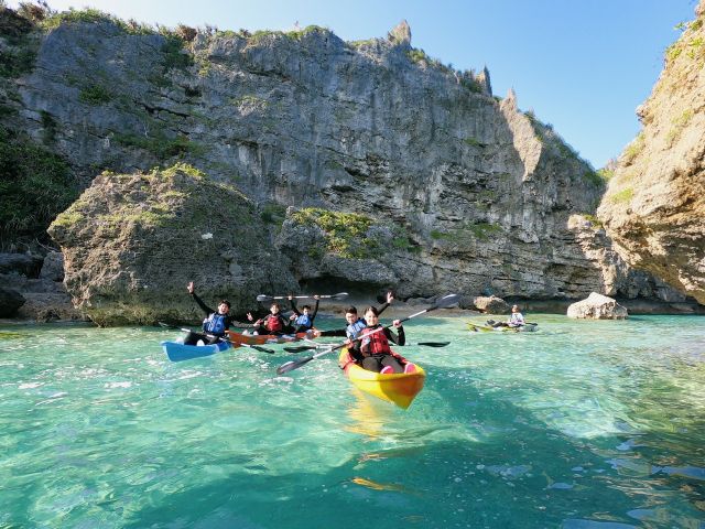 人気NO.1！!神の島・浜比嘉島の秘境エリア＆シークレットビーチ上陸カヤックツアー！