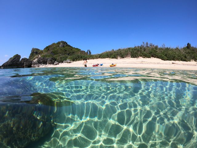 絶景！神の島・浜比嘉島のサンライズカヤック＆シークレットビーチ上陸ツアー！