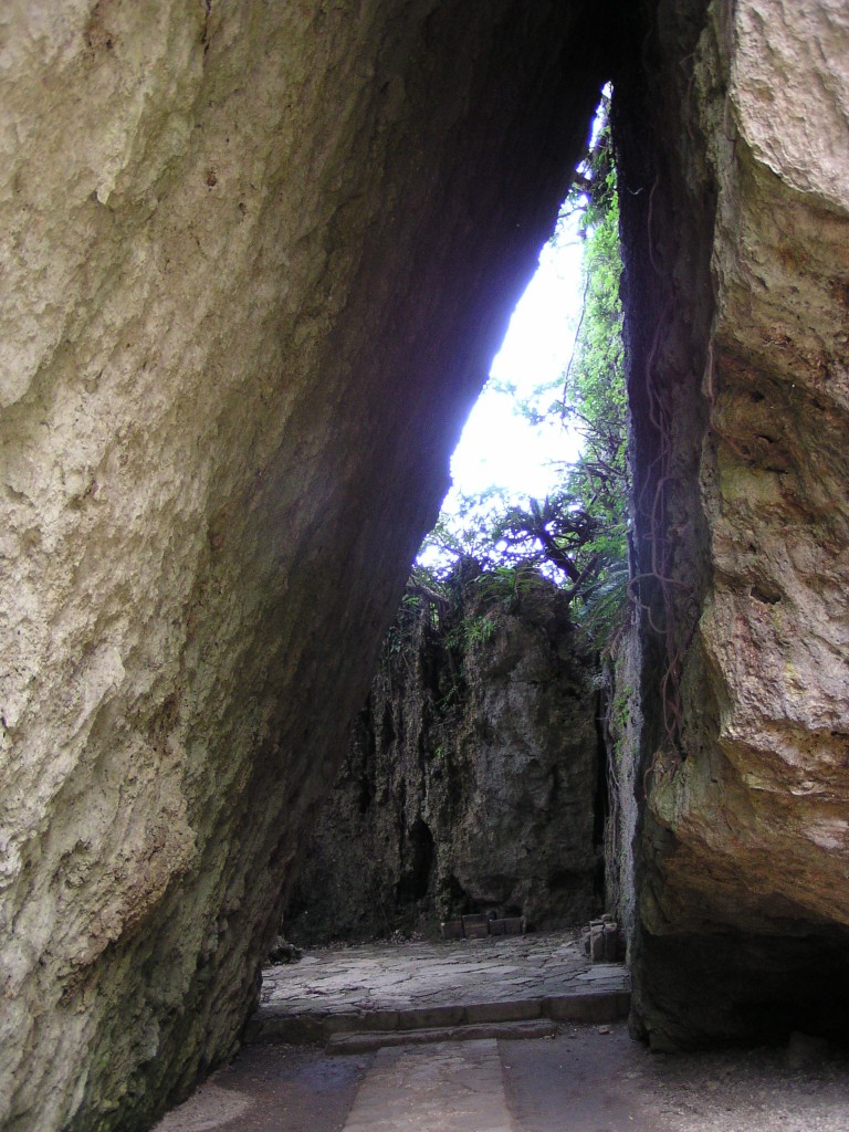 那覇 本島南部 史跡 名所巡りを旅プラスワンで予約