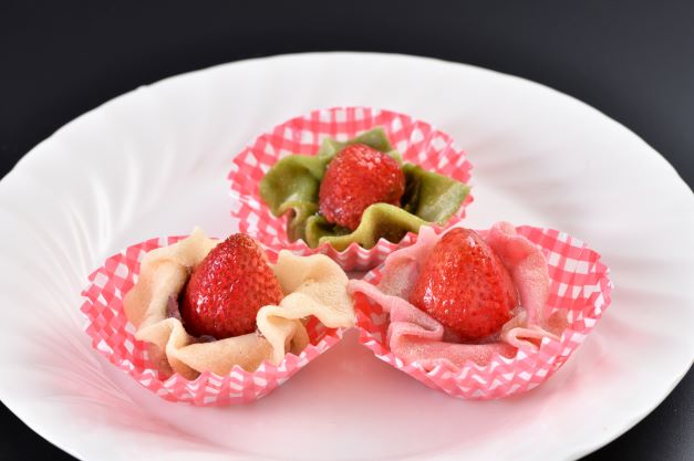 かわいい創作生いちご八つ橋“いちごちゃん”づくり体験