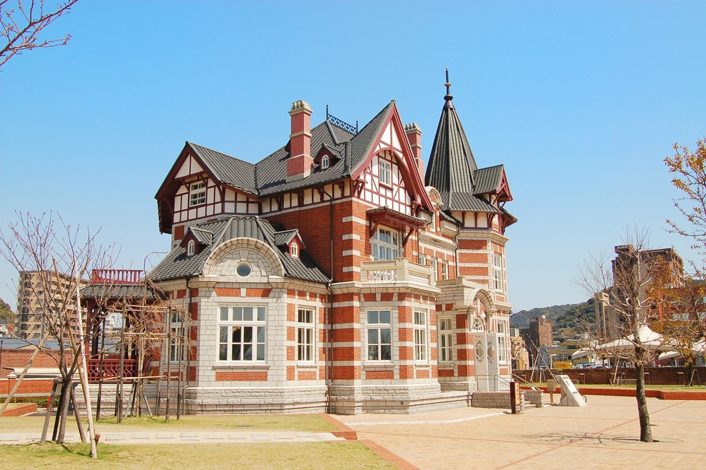 ＜博多発着＞門司港レトロ＋唐戸市場＋角島大橋＋元乃隅神社 山口の海辺の魅力を満喫 　福岡発着日帰りバスツアー