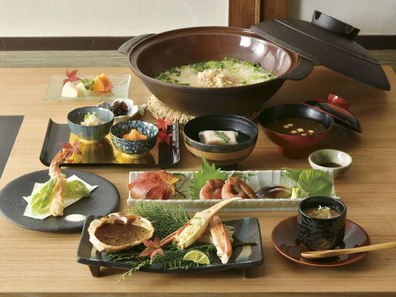 北新地で味わう冬の味覚！カニのコースランチとアクアライナークルーズ 大阪城 梅花見観賞