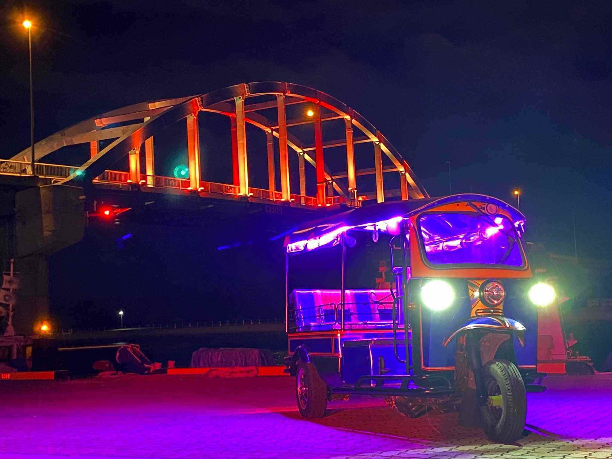 トゥクトゥクレンタル4人乗り レンタカー