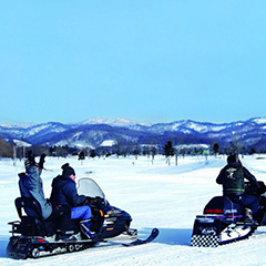 Snowmobile tour