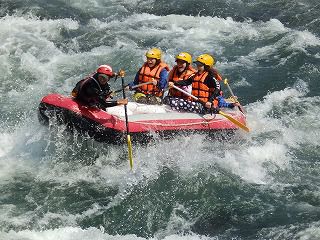 球磨川でラフティング！